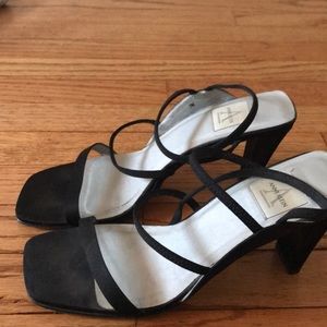 Square toe & heel- Satin shoes Anne Klein 7